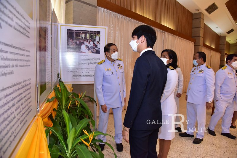 20211013 laying-a-wreath-175.JPG